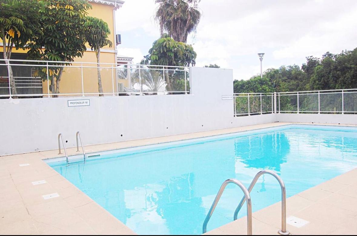 Location T2 Meuble Baie Mahault Convenance Apartment Bagian luar foto